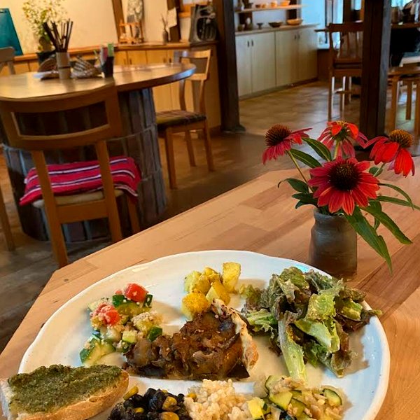 店内の食卓